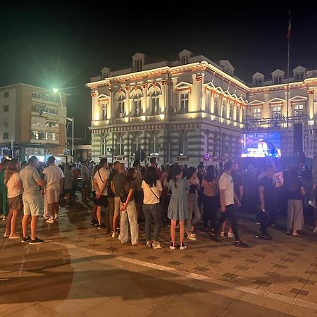 Central Trei Camere Bacau Bagian luar foto