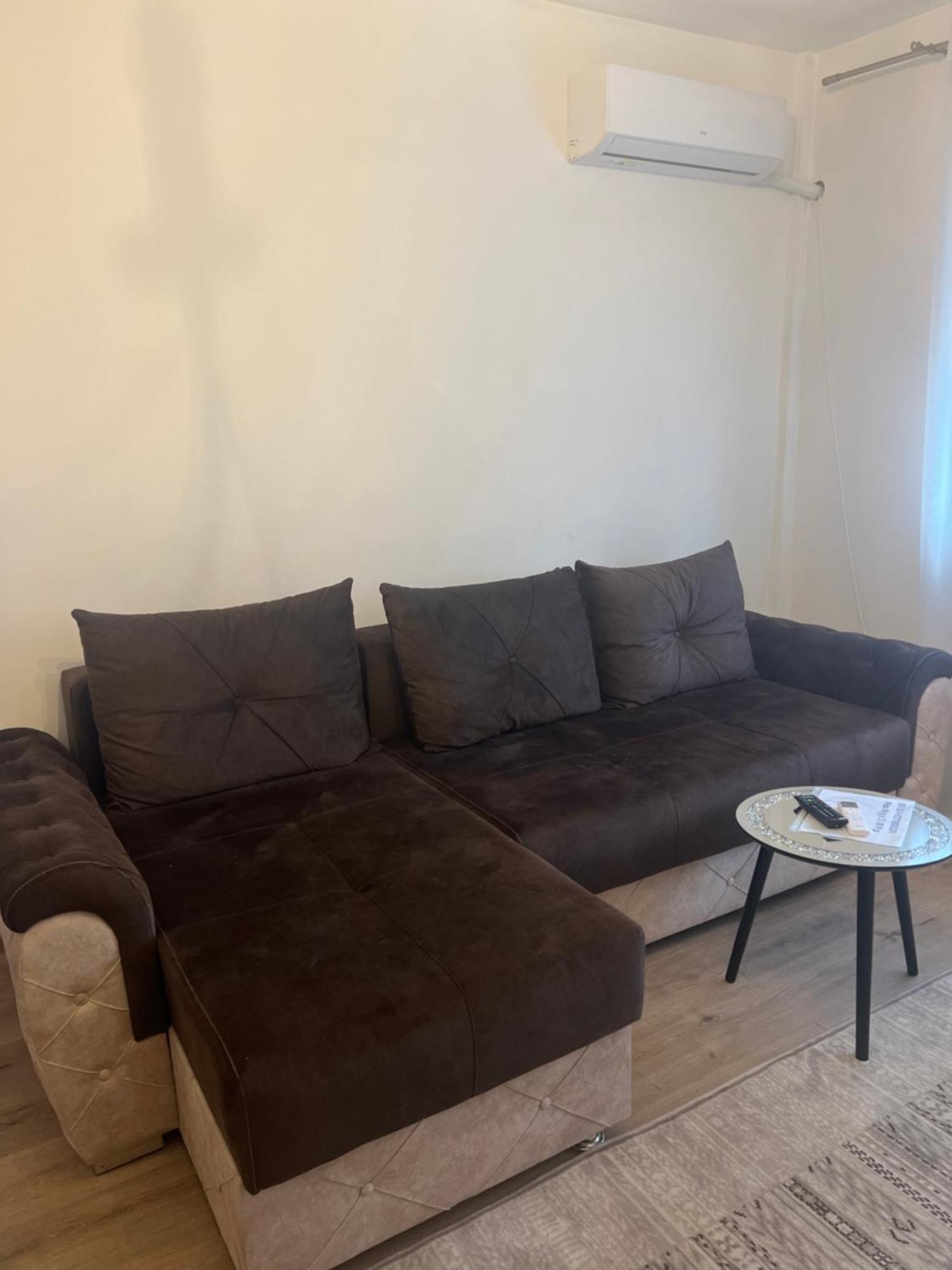 Central Trei Camere Bacau Bagian luar foto